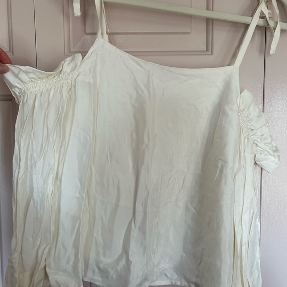 Off the Shoulder Top - Picture 2 of 3